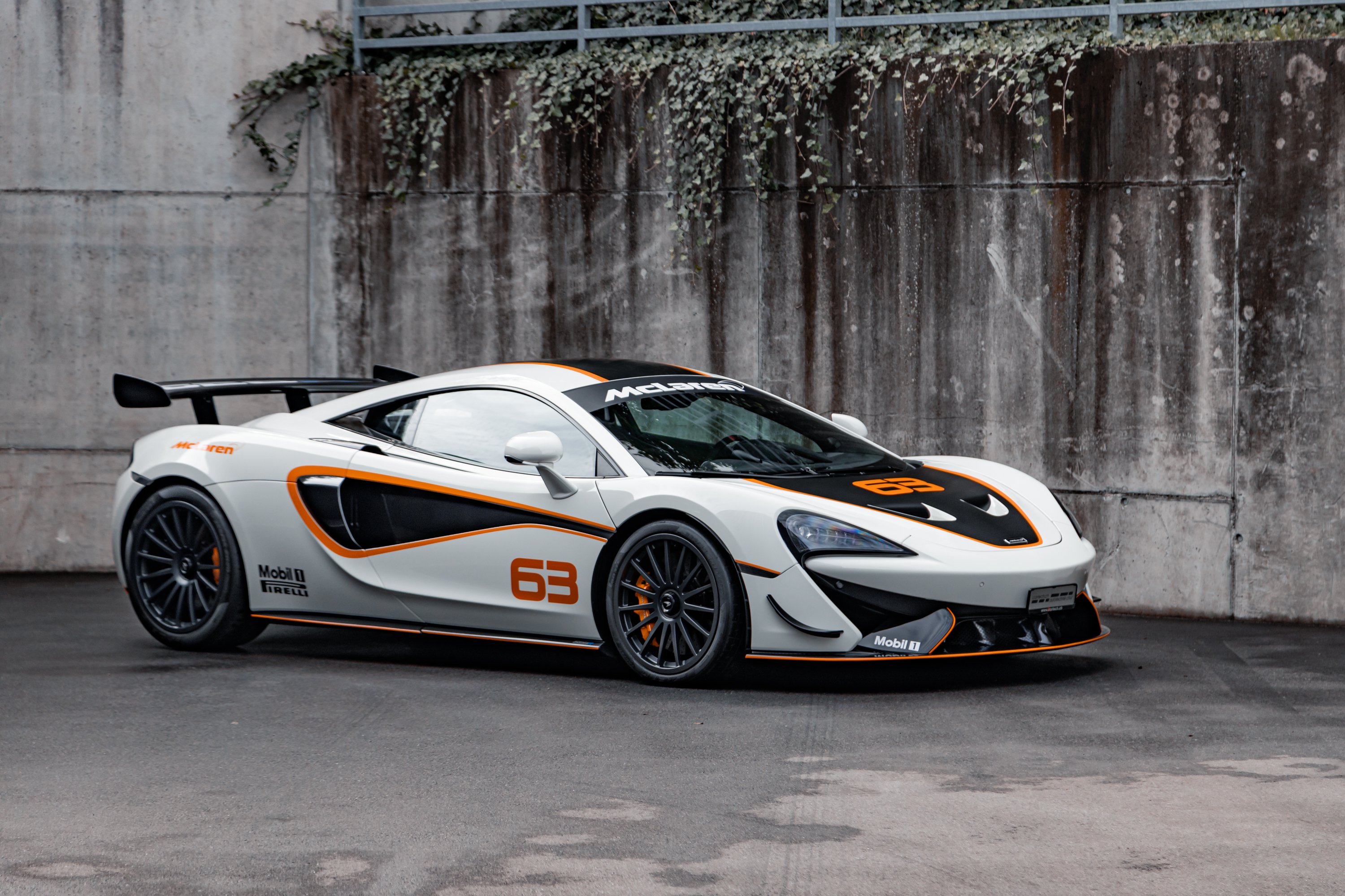 62057-1081098-car-20251007_064015-20250925_mclaren_620r_fb-6.jpg