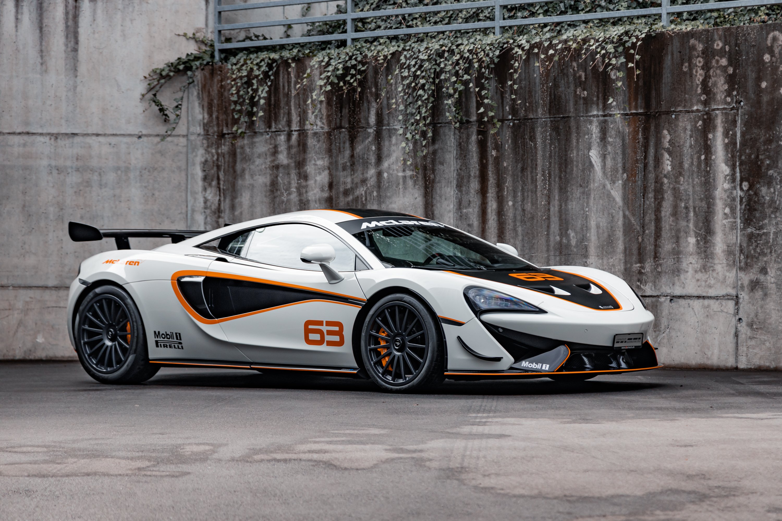 62057-1081098-car-20251007_064016-20250925_mclaren_620r_fb-7.jpg