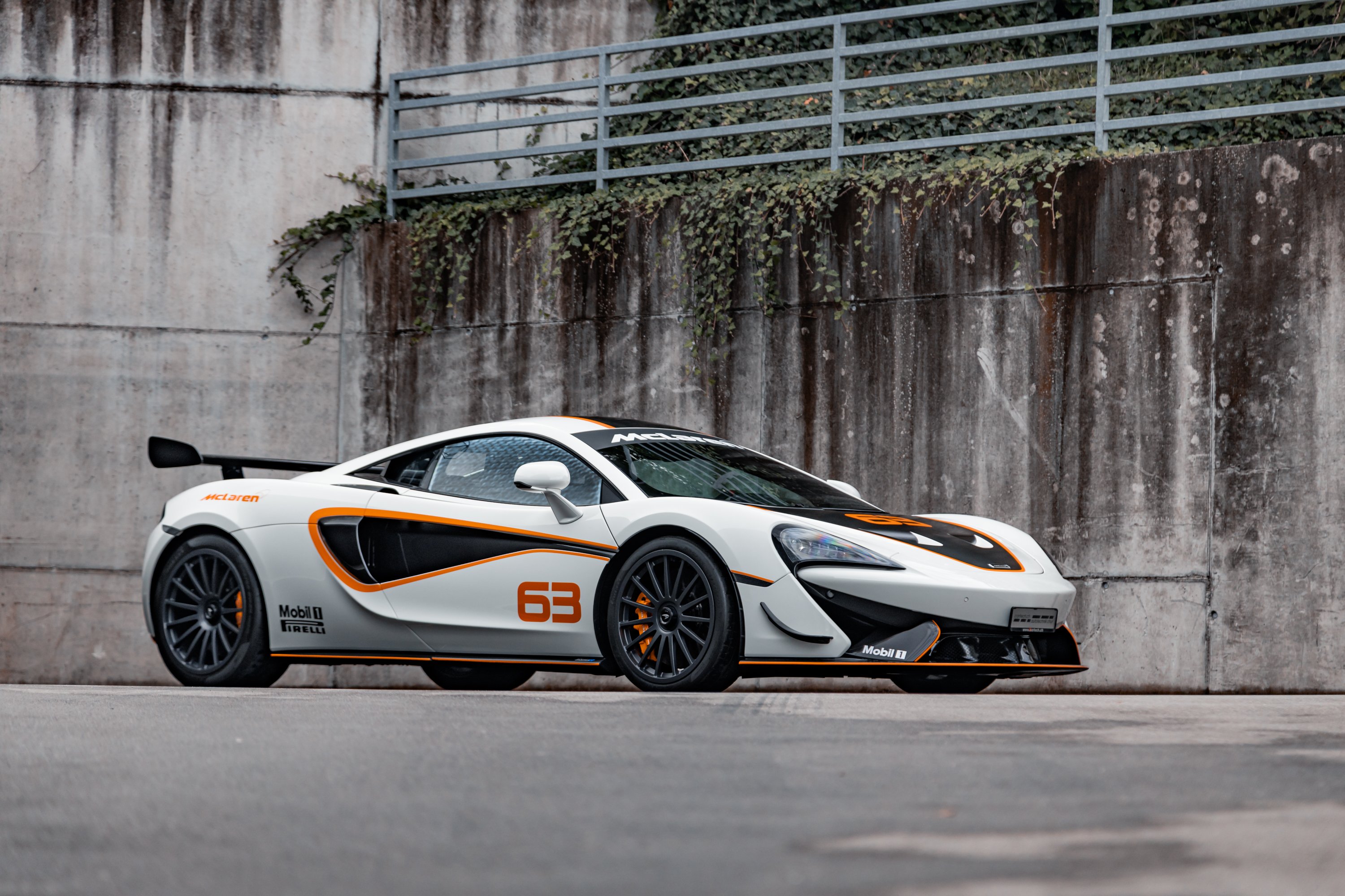 62057-1081098-car-20251007_064016-20250925_mclaren_620r_fb-8.jpg