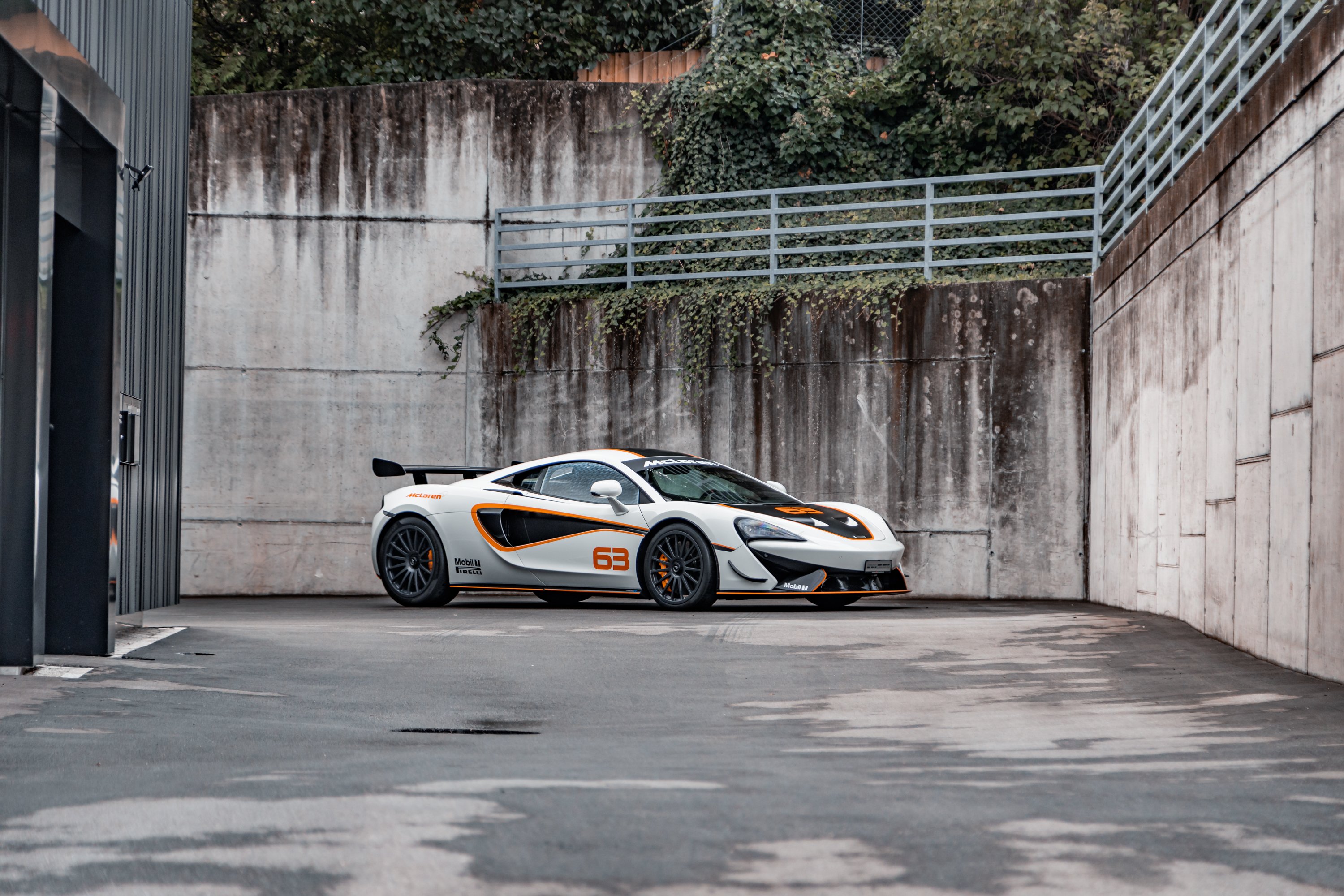62057-1081098-car-20251007_064017-20250925_mclaren_620r_fb-9.jpg