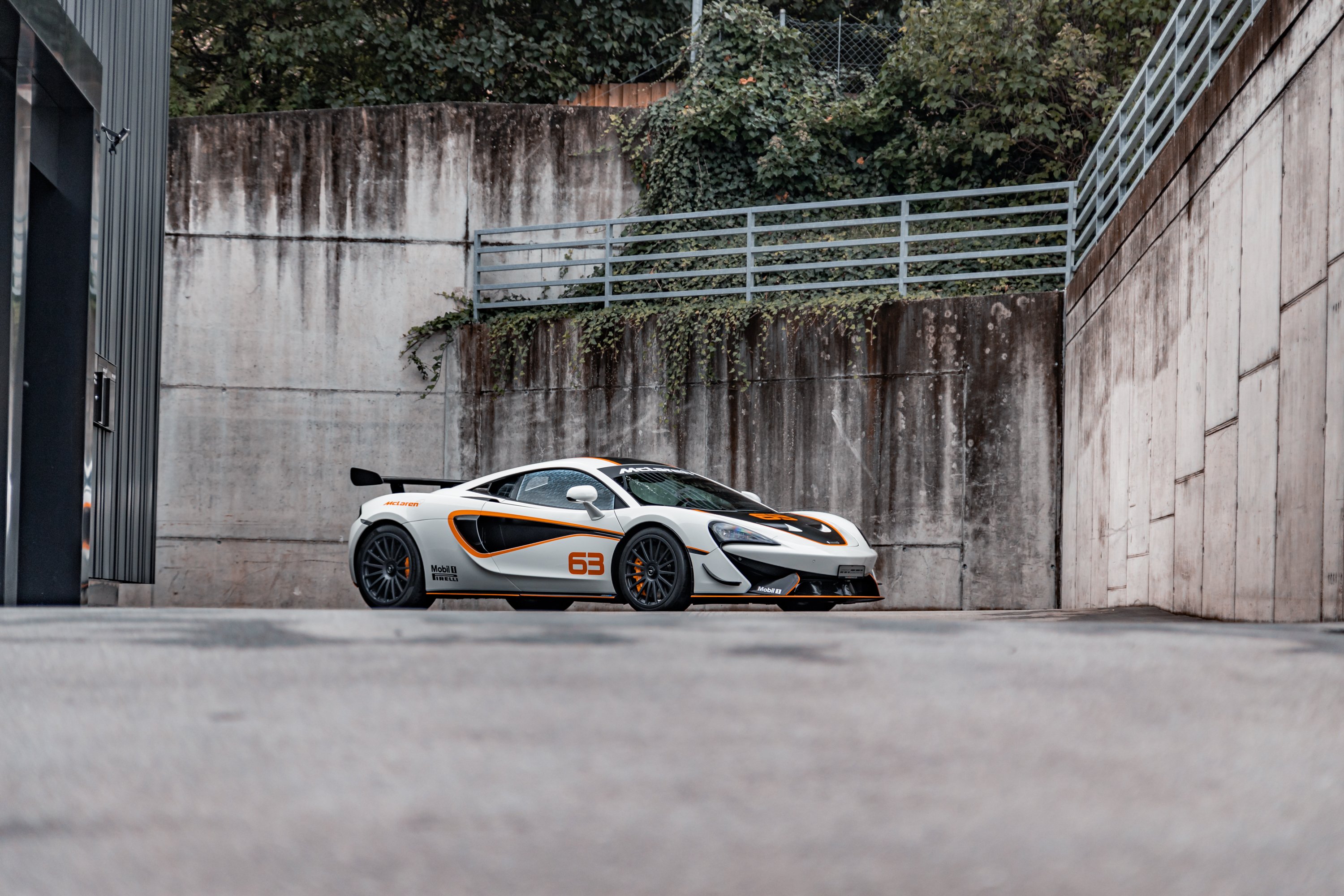 62057-1081098-car-20251007_064019-20250925_mclaren_620r_fb-11.jpg