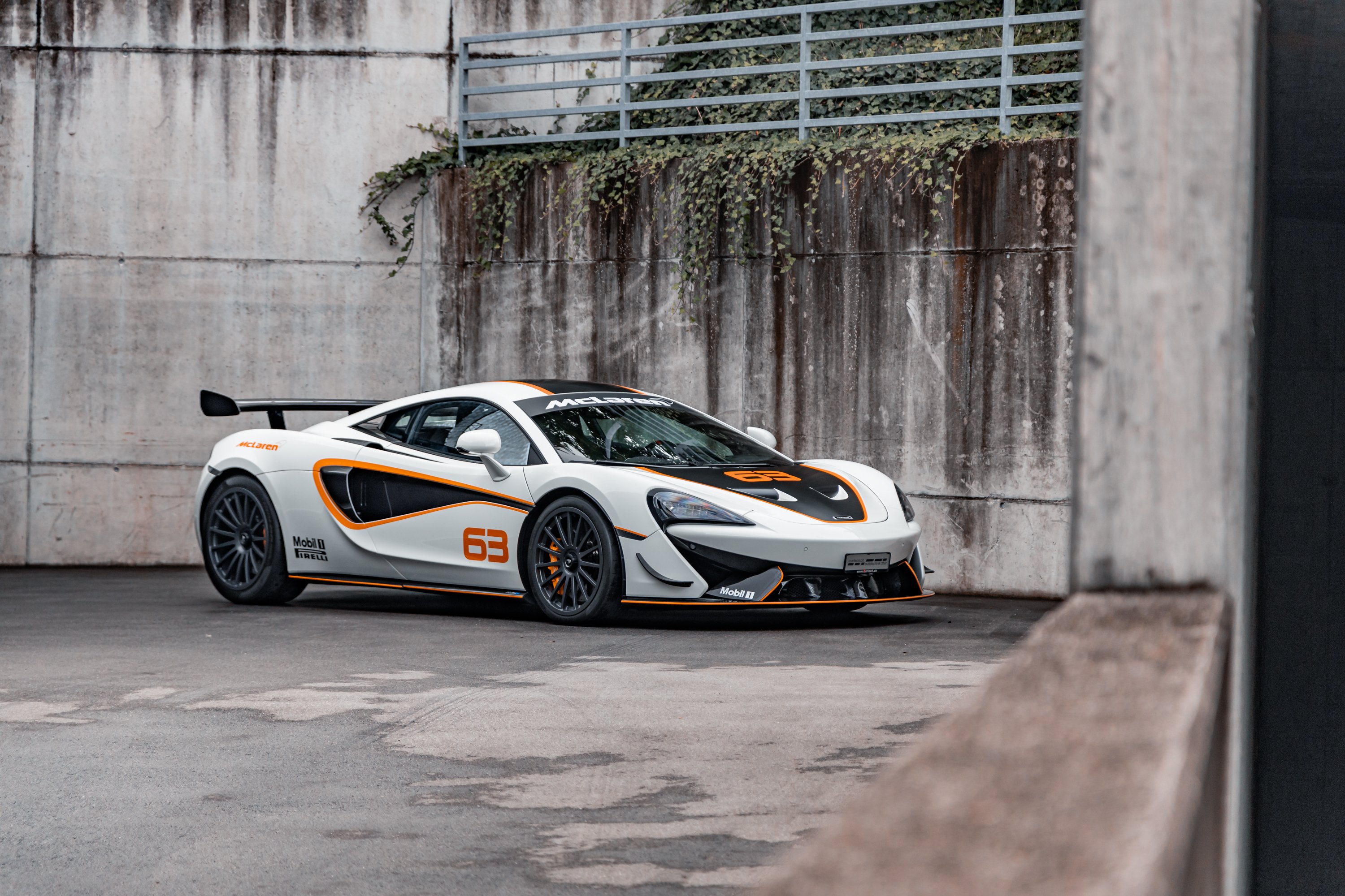 62057-1081098-car-20251007_064020-20250925_mclaren_620r_fb-12.jpg