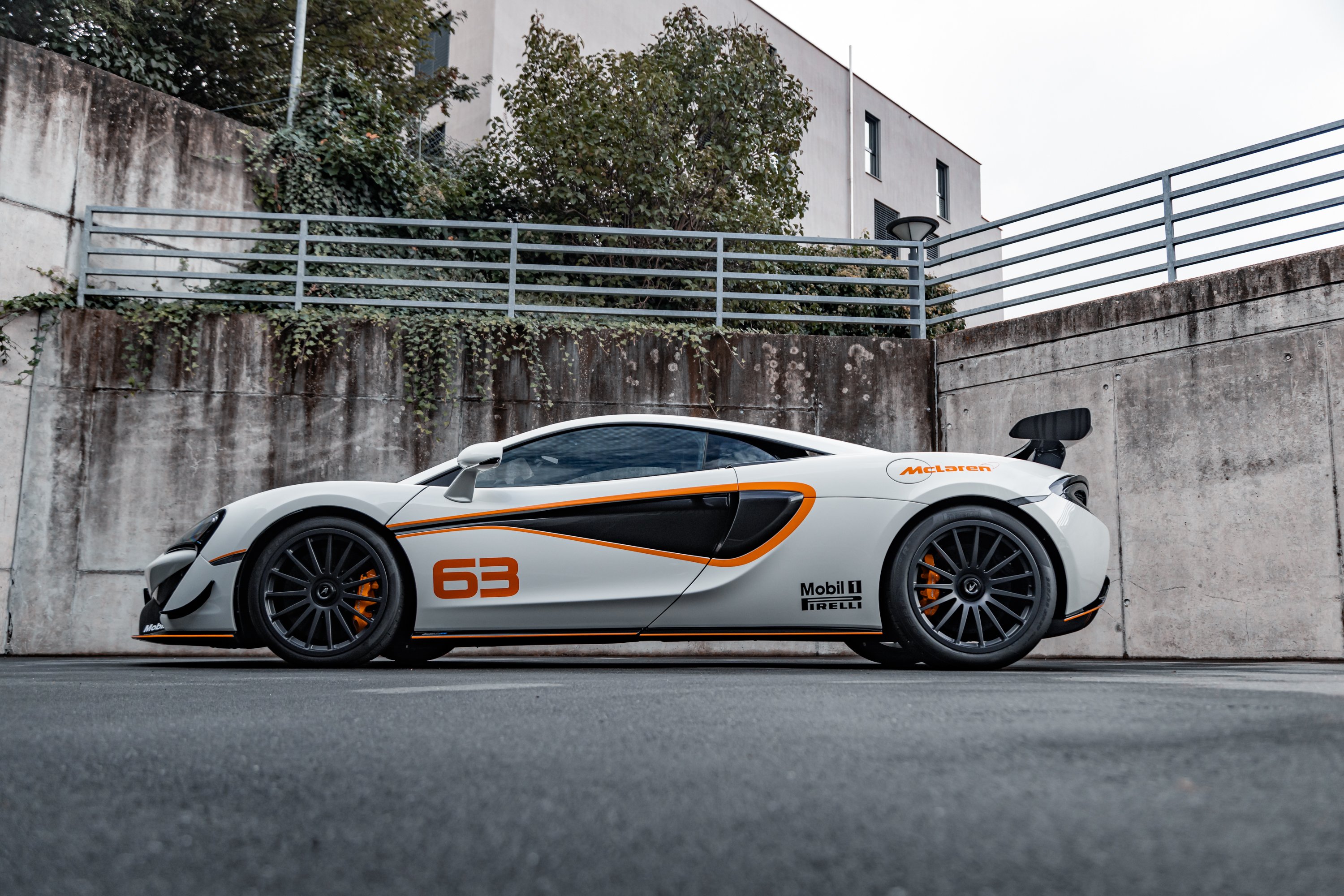 62057-1081098-car-20251007_064053-20250925_mclaren_620r_fb-49.jpg