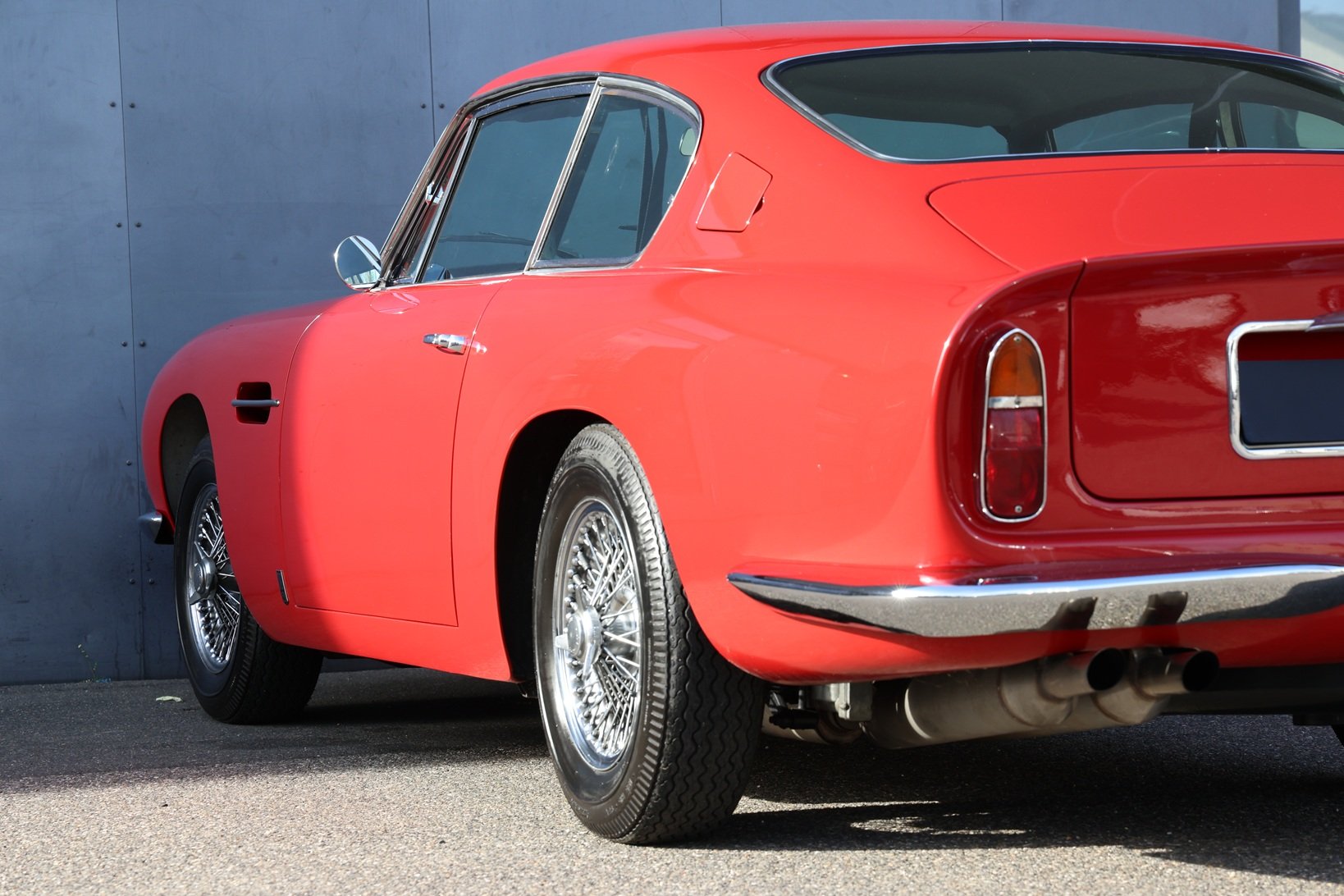 31421-1103001-car-20260320_164808-aston_martin_db6_saloon_26.jpg