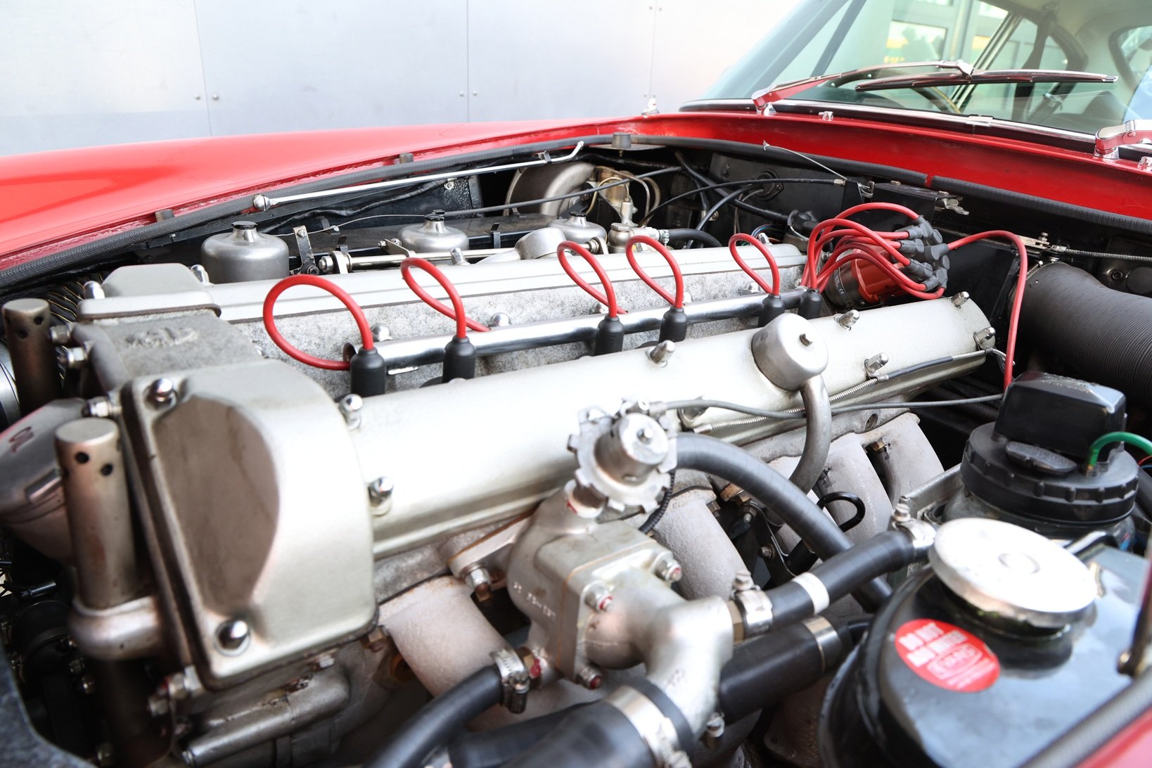 31421-1103001-car-20260320_164845-aston_martin_db6_saloon_18 (1).jpg